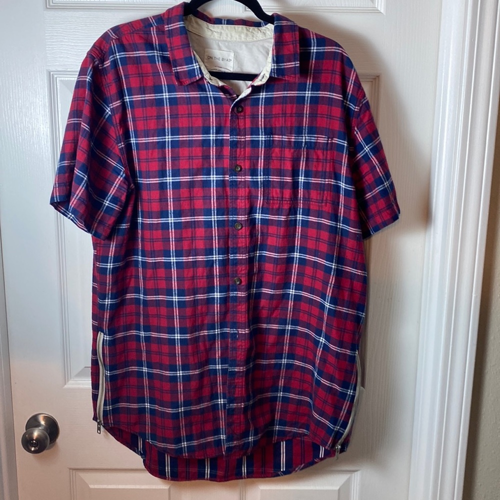 On the Byas Plaid Men’s Short Sleeve Button Up   XL Longer Length Side Zipper